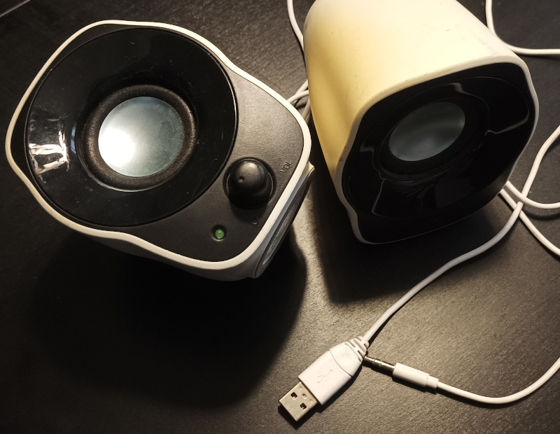 Small computer speakers